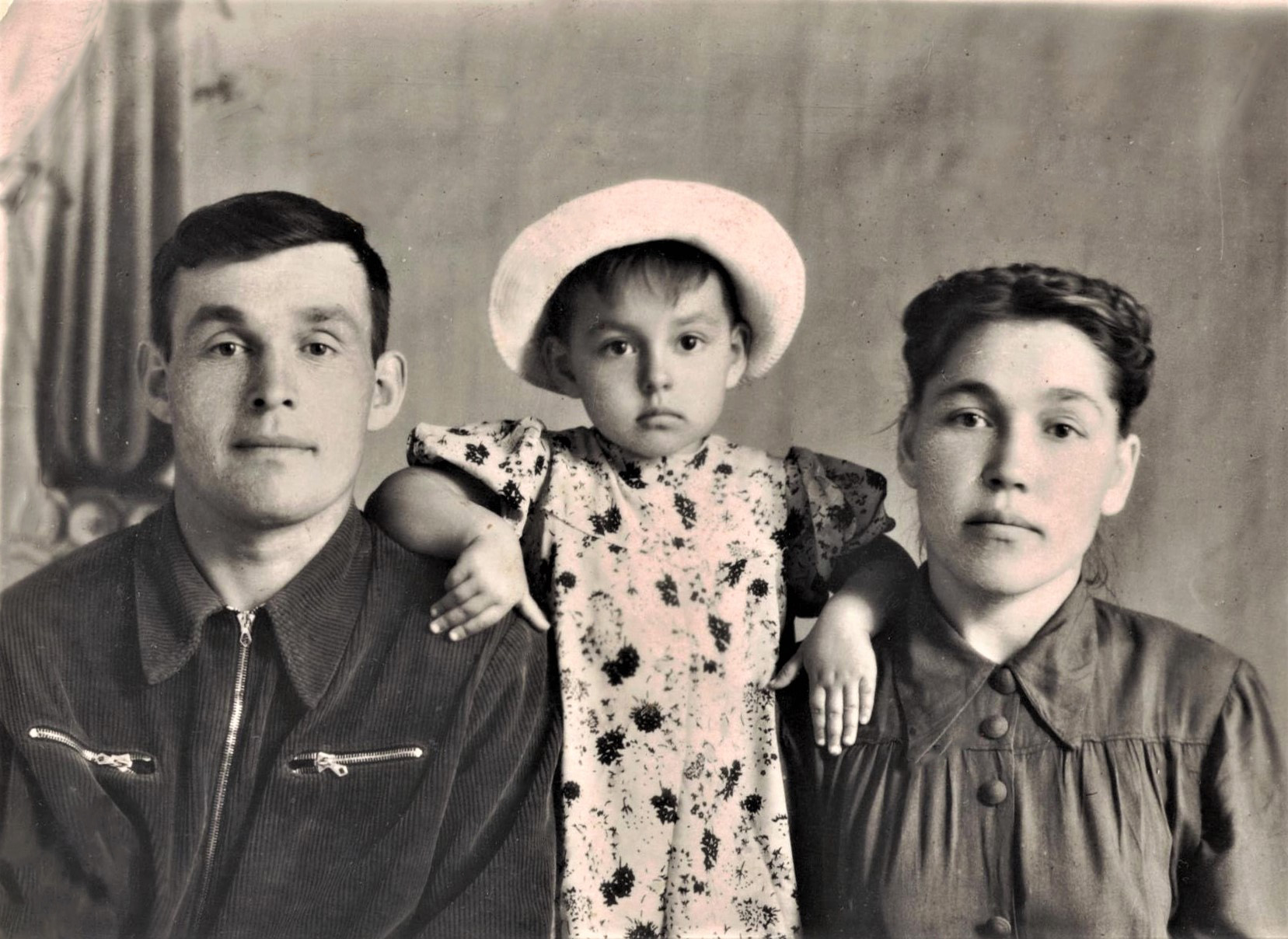 Вороненко Иван Александрович с супругой и дочерью.jpeg